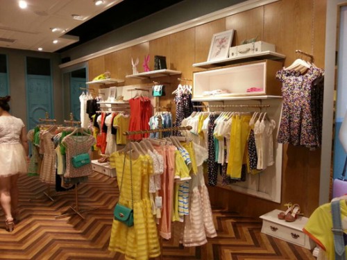 洛可可女装店铺展示