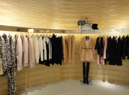 卡洛琳女装店铺展示