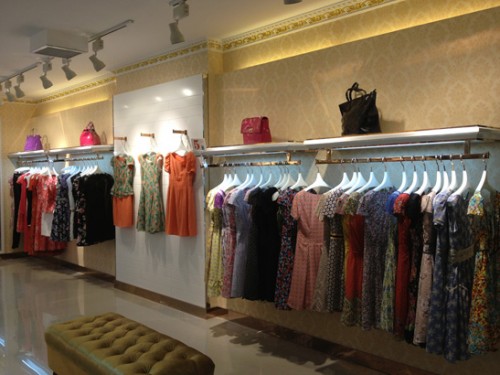 古舞花色女装店铺形象