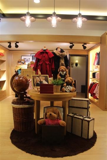 T100baby童装店铺展示