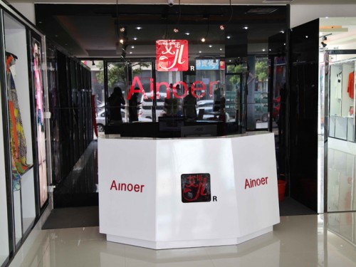 艾诺儿女装店铺形象