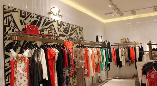 茜纳女装店铺展示