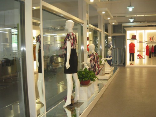 曾凤飞女装店铺展示