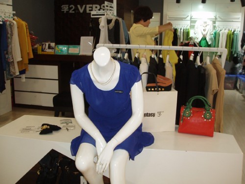孚2女装店铺展示