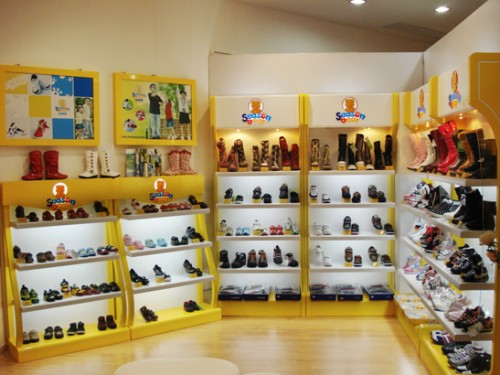 四季熊童鞋鞋帽店铺展示