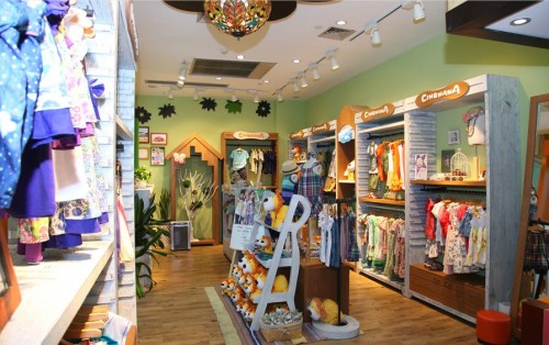 辛巴呐呐童装店铺展示