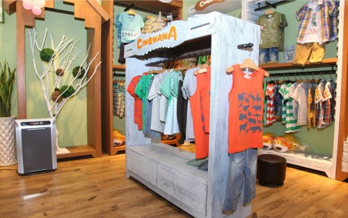 辛巴呐呐童装店铺展示