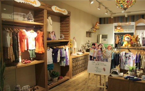 辛巴呐呐童装店铺展示