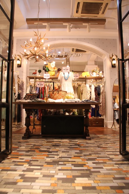 乐町女装店铺展示