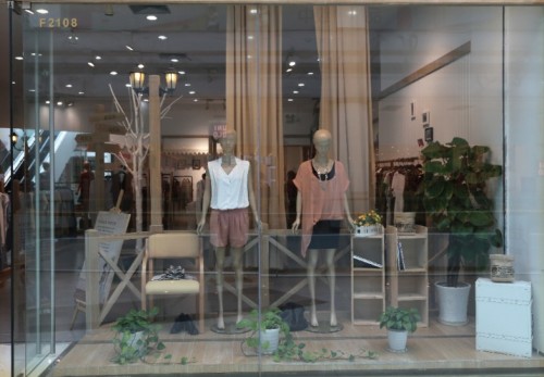 伊思君凯女装店铺展示