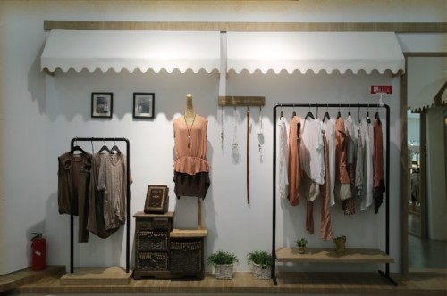 伊思君凯女装店铺展示