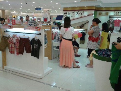 金尚童装店铺形象