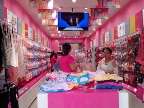 缤纷丽人内衣店铺展示