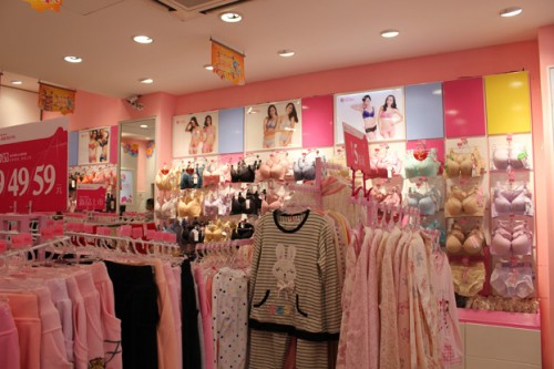 缤纷丽人内衣店铺展示