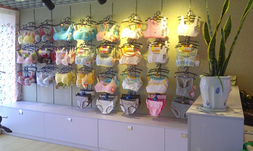 717少女少男库内衣店铺展示