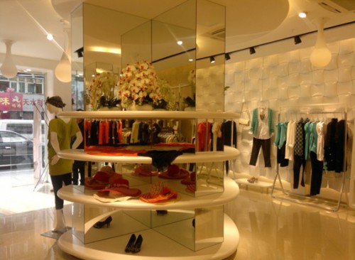 似水年华女装店铺展示