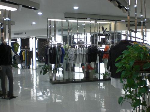 另一面休闲装店铺展示