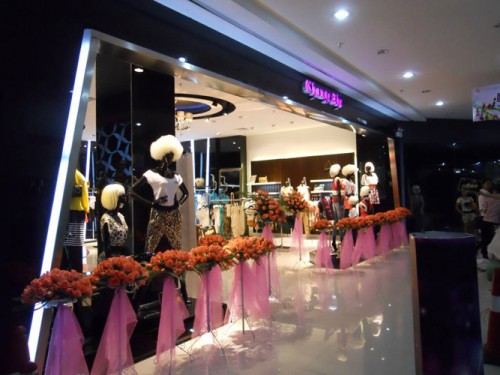 千细女装店铺形象