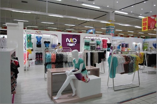 香港娜璐多服饰女装店铺展示