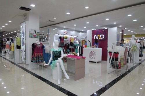 香港娜璐多服饰女装店铺展示