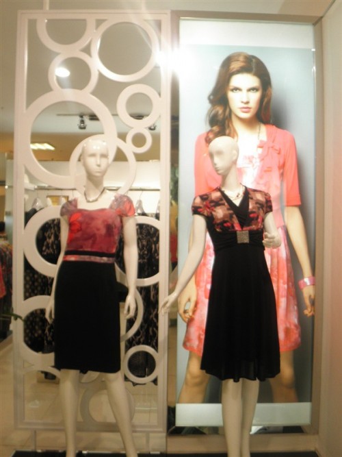 莎尔依女装店铺展示