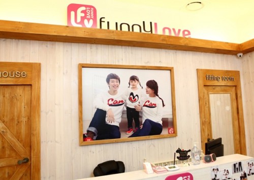 非常一家童装店铺展示