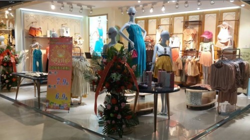 费莲娜.郑女装店铺展示