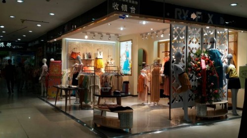 费莲娜.郑女装店铺展示