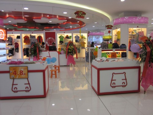 河马占尼童装店铺展示