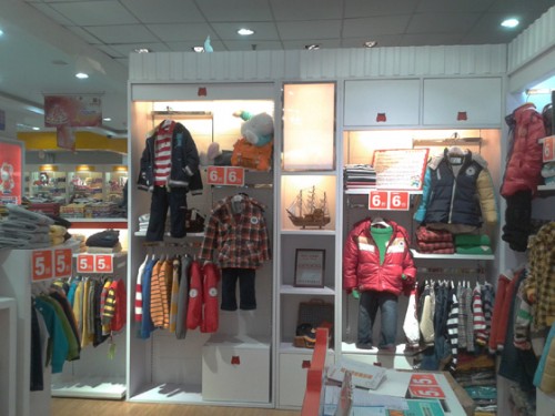 河马占尼童装店铺形象