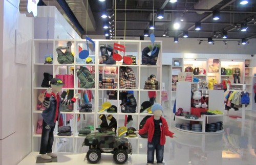 河马占尼童装店铺形象