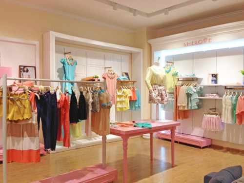 系恋女装店铺展示