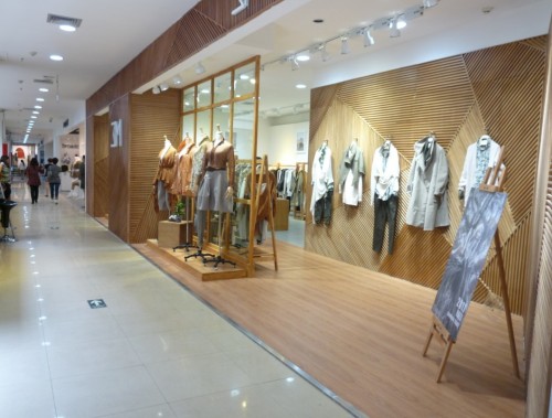 三淼女装店铺展示