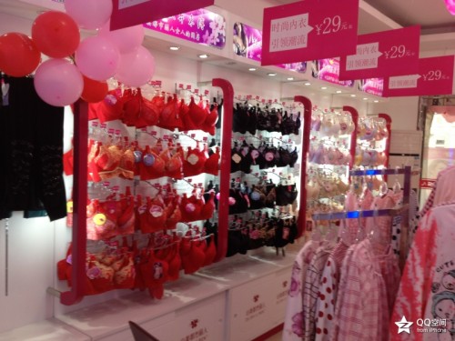 都市千彩丽人内衣店铺展示