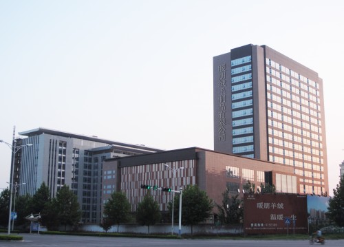 暖朋女装店铺展示