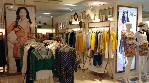 伊纳芙女装店铺展示