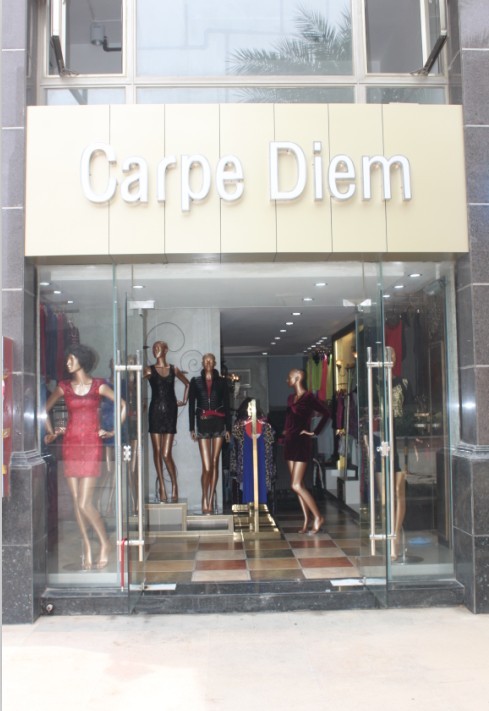 黛恩女装店铺形象