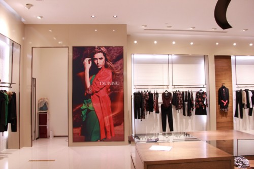 敦奴女装店铺形象