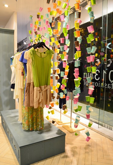 雪凡妮女装店铺形象