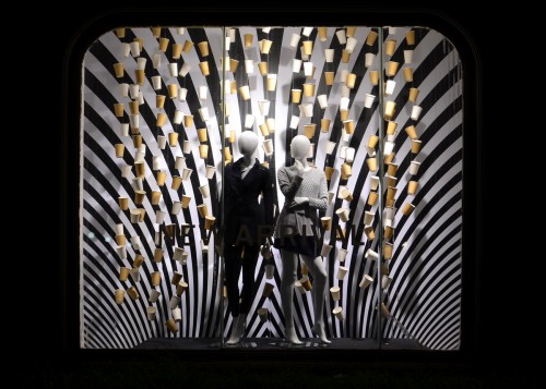 雪凡妮女装店铺形象