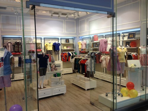邦尼熊童装店铺展示
