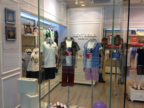 邦尼熊童装店铺展示