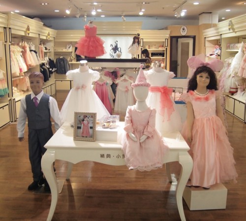 精典小贵族童装店铺展示