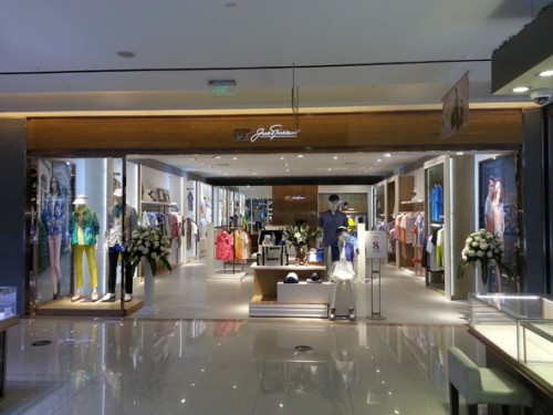 黄金熊休闲装店铺形象