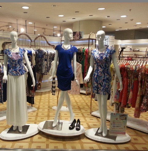 华艺嘉年女装店铺展示