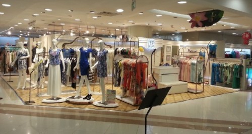 华艺嘉年女装店铺展示