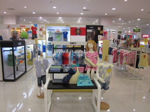 埃米希童装店铺展示