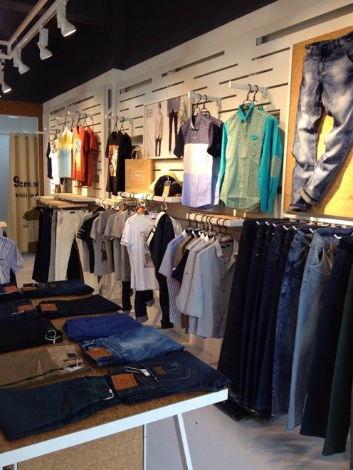 99CM男装店铺展示