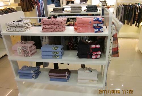 童戈童装店铺展示