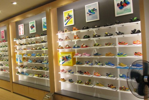 卡西龙鞋帽店铺形象